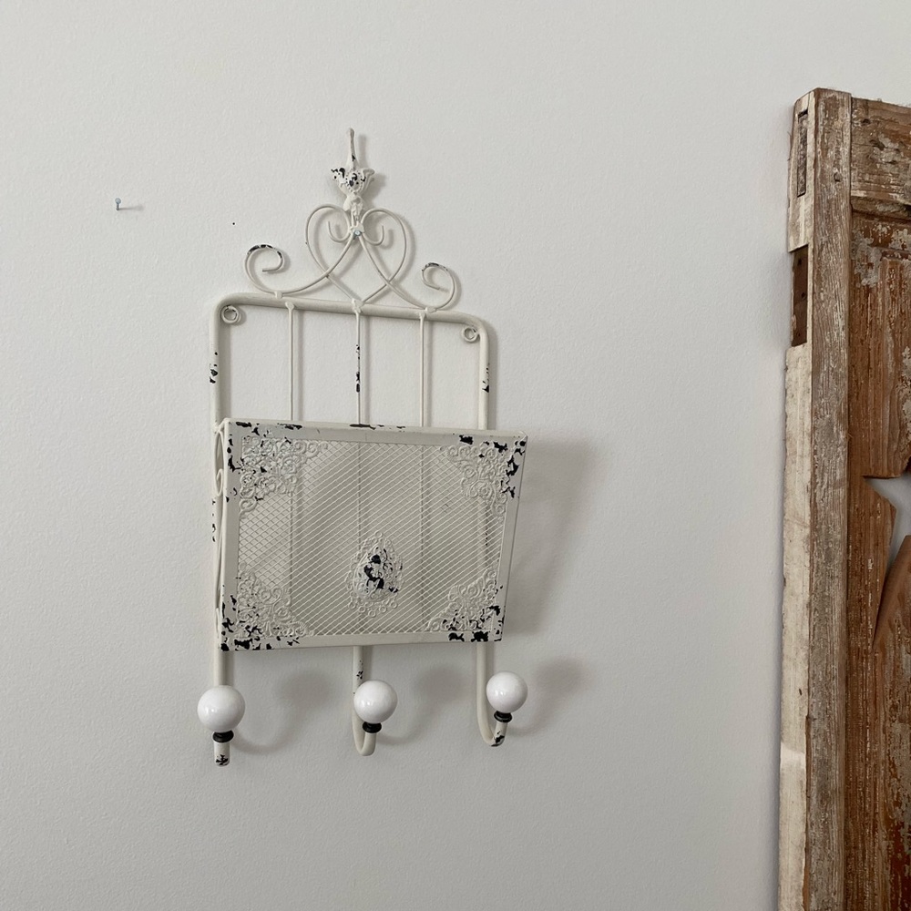 Farmhouse style mail holder